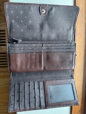 Fossil Dark Brown Leather Trifold Wallet with ID Window